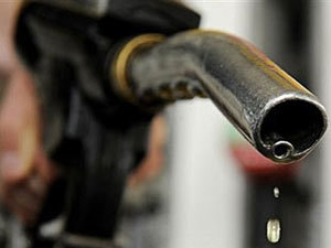 油品涨价声又起，谁在制造高油价？